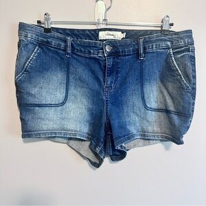 Torrid Denim Jean Shorts Women's Size 20 Stretch Pocket Stitch Medium Wash